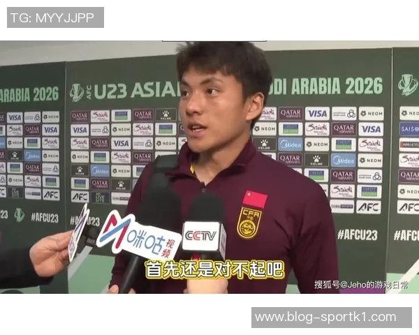 中国球迷李云赛后与李昊亲密互动展现温暖友情与宠溺之情